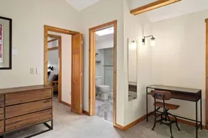 Stylish Chimney Hill Home - Close to Mt. Snow! - Image 4