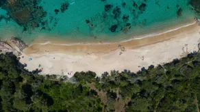 Waterfront family home on a sandy beach - Image 3