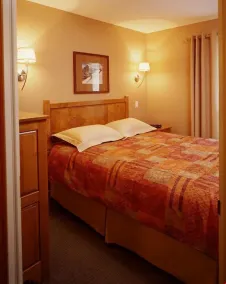 Rustic & Cozy Banff Getaway | Access 2 hot tubs! - Image 4