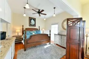 EVINRUDE SUITE AT OLD COLORADO INN - Image 3