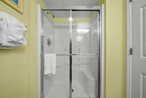 Magnifique condo 3 chambres en bord de mer, bain à remous et wifi gratuit! - Image 5