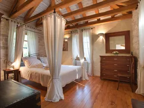 Beautiful private villa with A/C, hot tub, WIFI, private pool, TV, terrace and pets allowed - Image 5