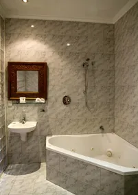 Cafe Spa Suite 1 bedroom - Image 4