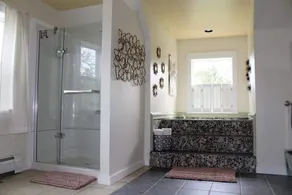Charming Beach House - Fire Pit & Jetted Tub - Image 3