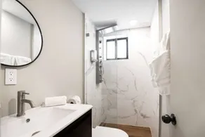Miami Flats - Self Check-in and 1 Free Parking - Image 3