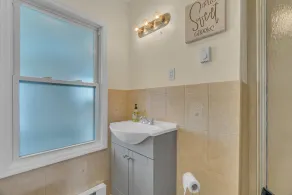 OCE222U | 2nd Flr 2BR 1 ba unit next to the beach/boardwalk! Parking, wifi, badges, PETS! - Image 2