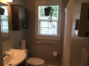 4 SHORT BLOCKS TO THE BEACH! Beautiful sunny home - deck & covered patio - Image 3