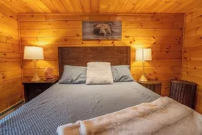 Beautiful private rustic log cabin, pool, hot tub - Image 5