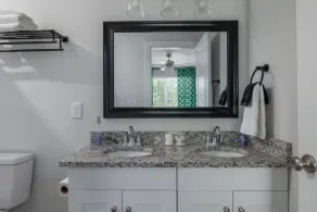 Gorgeous Hot Tub 4BR: Ideal for Market, HPU & Family Fun! - Image 4