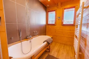 Chalet de haut standing à l'Alpe d'Huez au pied des pistes, proche des commerces - Image 4