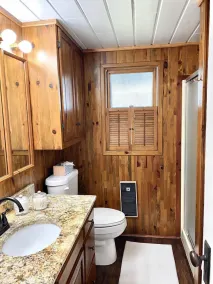 Hemingway's Hideaway:Fall Weekend Getaway | Bear Lake | Fireplace | Sleeps 8 - Image 5