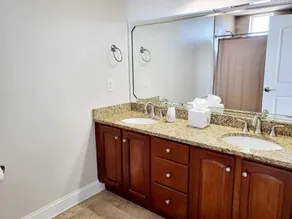 Ocean Breeze Luxury Villas 3D, Nicely Updated! Across From The Ocean! Sleeps 18 ! - Image 3
