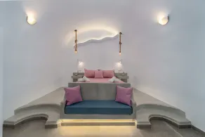 Fira-Cave-Sleeps 13-Parking-Pool-Pet Friendly - Image 3