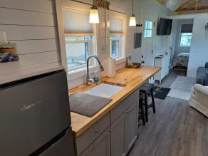 Experience Romance and Relaxation in Our Charming Tiny House on Lake Champlain - Image 4