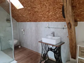 Longère sarthoise rénovée, à 20 min du Mans, 4 chambres, poêle à granulés, parking privé - Image 4