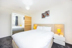 Modern 3 Bedroom House in  Stratford - Image 5
