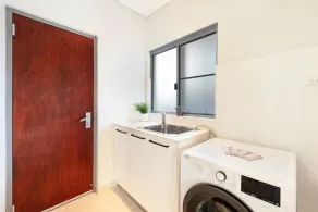 Luxurious Cozy Retreat Pool Office Parking - Image 3