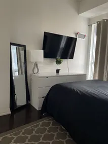 Luxurious 1DB Condo Minutes Away From The CN Tower - Image 4