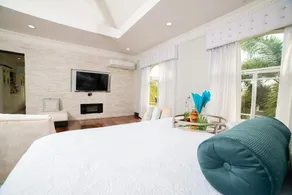 Orchids & Palms Luxury Villa Pool, Chef, Hot Tub, Airport Pickup! - Image 2