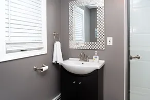 North end lake house walking distance to town amenities! - Image 4
