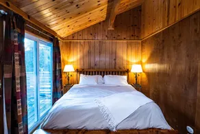 *NEW* Sheephorn Getaway - Cozy cabin 3 min to slopes + jacuzzi + fireplace - Image 4