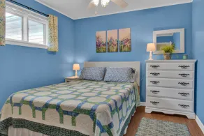 Lakefront 3-bedroom cottage with private dock & amazing sunset view - Image 5