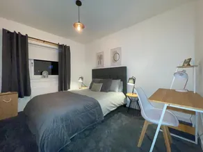Modern 3 bedroom fully equipt apartment in Hamilton - Image 4