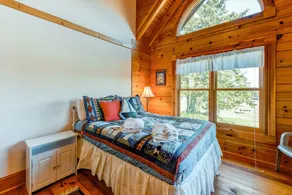Dog-friendly, lake view cabin w/ furnished decks, Ping-Pong & darts - Image 5