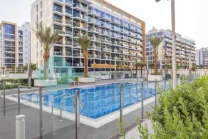 Bloomfields Stylish 1BR In Riviera - Image 1