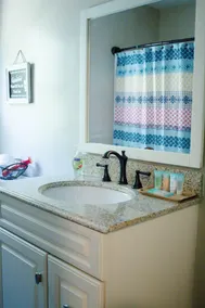 Upscale Country Cottage on 22 acres and a Pond - Image 3