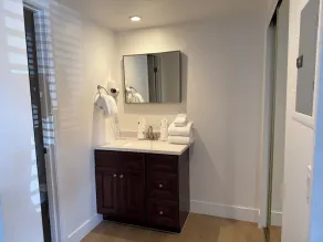 Two Queen Bed Cottage - Image 2