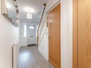 A beautiful large house on an exclusive estate. - Image 2
