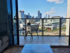 Harbour Escape Apartments Docklands - Image 5