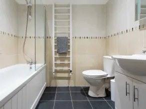 2 bedroom accommodation in East Cowes - Image 2