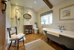 Host & Stay - Woodcutters Cottage - Image 2
