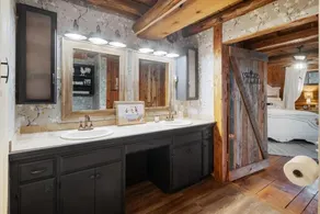 Spring Hill Farm Cabins - Image 3