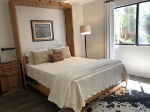Beautiful remodeled house in Las Capanas neighborhood. - Image 4