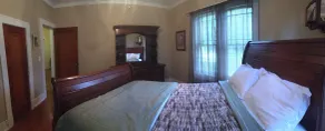 House in town, secluded backyard - Image 5