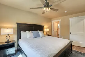 Modern Condo Near BH Attractions-garage Parking - Image 5