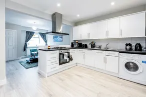 Modern 2-Bed, 2-Bath Bungalow - Image 2