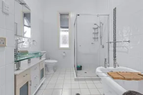 Comfy Character QLD’r ~ 3Bed House w/Parking - Image 2
