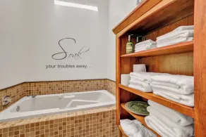Large Townhouse on 18th green beautiful location near canyon, quiet neighborhood - Image 3