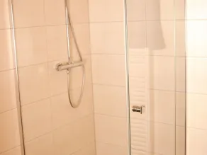 Angenehme Wohnung in einem Ferienhaus für 6 Gäste mit  W-LAN, TV, Terrasse und Haustiere erlaubt - Image 3
