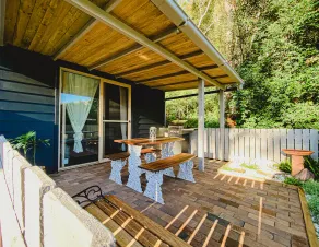 Stunning river views! Private guesthouse & courtyard close to nation park & more - Image 5