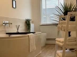 Moderne-Maison-Salle de bain privée-Terrasse - Image 4