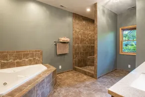 Family-friendly spacious cabin in gated community overlooking the NRG Bridge - Image 3