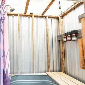 Meadow View Romantic Nature Stay w Barn, Outdoor Tub and Sauna - Image 2