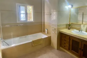 Villa in Marbella 10 minutes from the beach in a natural setting - Image 2