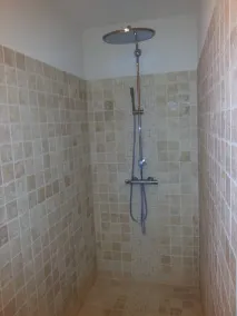 Rymligt hus i fred med pool - Image 4