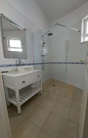 Typisk hus på bjergsiden, havudsigt, privat pool, lukket have - Image 2